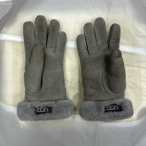 Ugg gloves